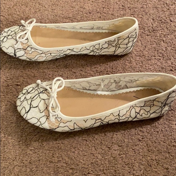 White with black lace overlay ballet flats - Picture 2 of 4